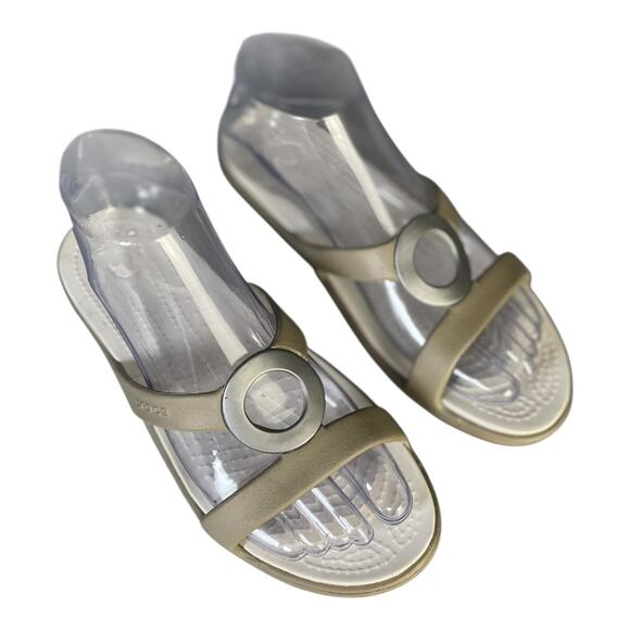 Crocs Women’s Sanrah Circle Slide Sandals In The Color Oyster/Khaki ColorWay 7 - Picture 8 of 9